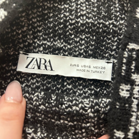 Zara Black and White Geometric Long Sleeve Crop Top - Picture 3 of 3